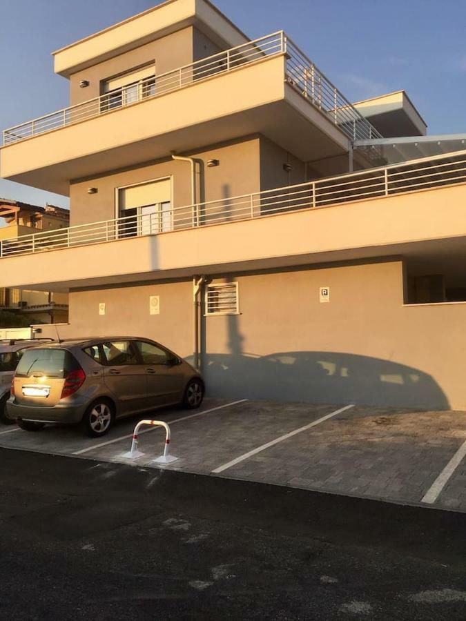 Appartement Sunset House à Fiumicino Extérieur photo